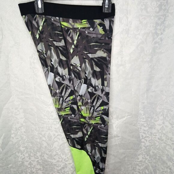 Nike Pro Dri-Fit Capri Athletic Leggings Compress Black White Neon Yellow Size M - Picture 2 of 7